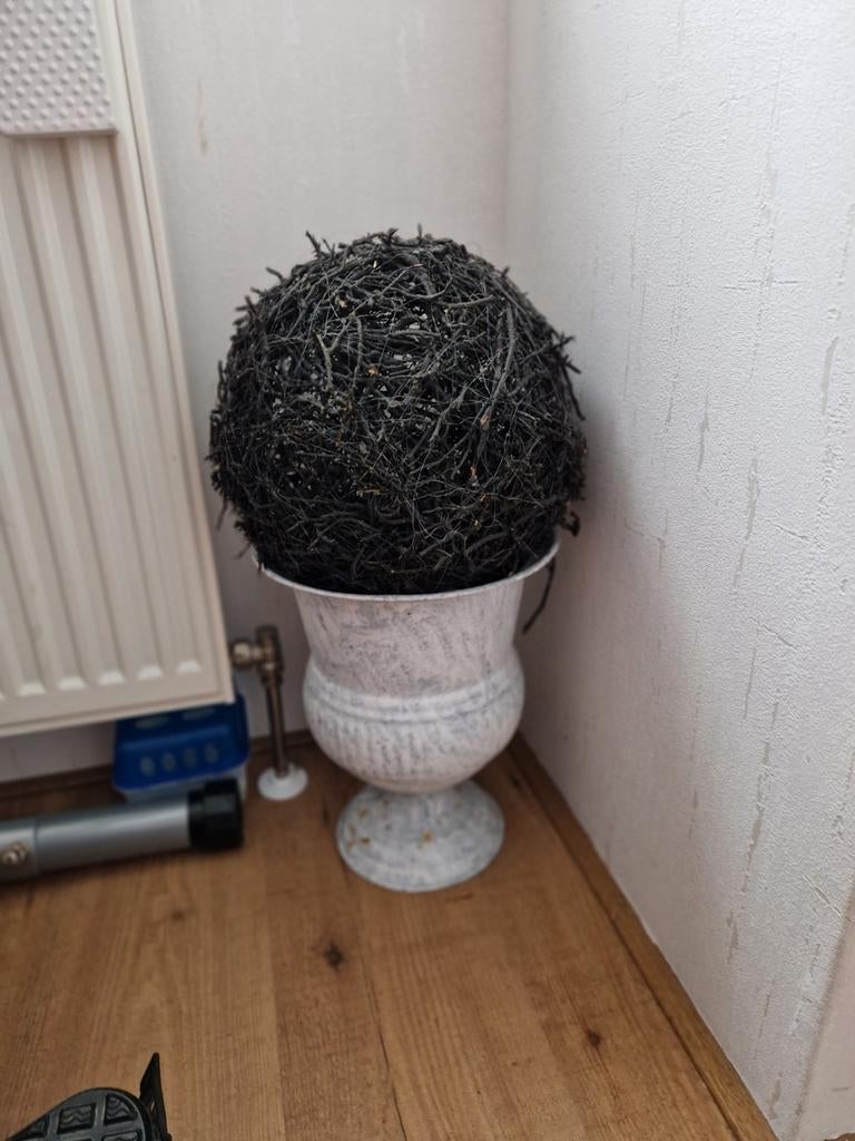 Mooie pot met bol, Ophalen, Zo goed als nieuw