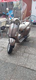 Vespa primavera, Fietsen en Brommers, Scooters | Vespa, Ophalen, Zo goed als nieuw, Overige modellen
