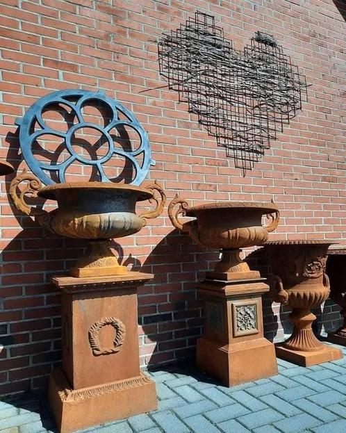 Gietijzeren tuinvazen tuinvaas bloempot bloembak op sokkel, Tuin en Terras, Tuinvazen, Nieuw, Ophalen