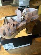 Schoenen, Beige, Nieuw, Ophalen of Verzenden, Schoenen met hoge hakken