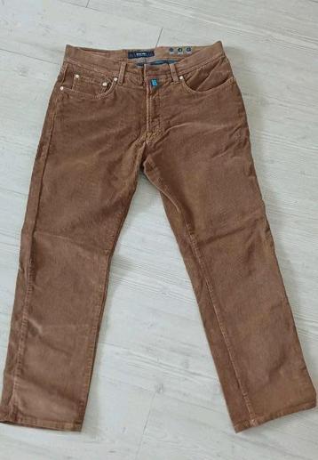 Mooie bruine ribbroek Pierre Cardin 5-pocketmodel, maat M/L beschikbaar voor biedingen