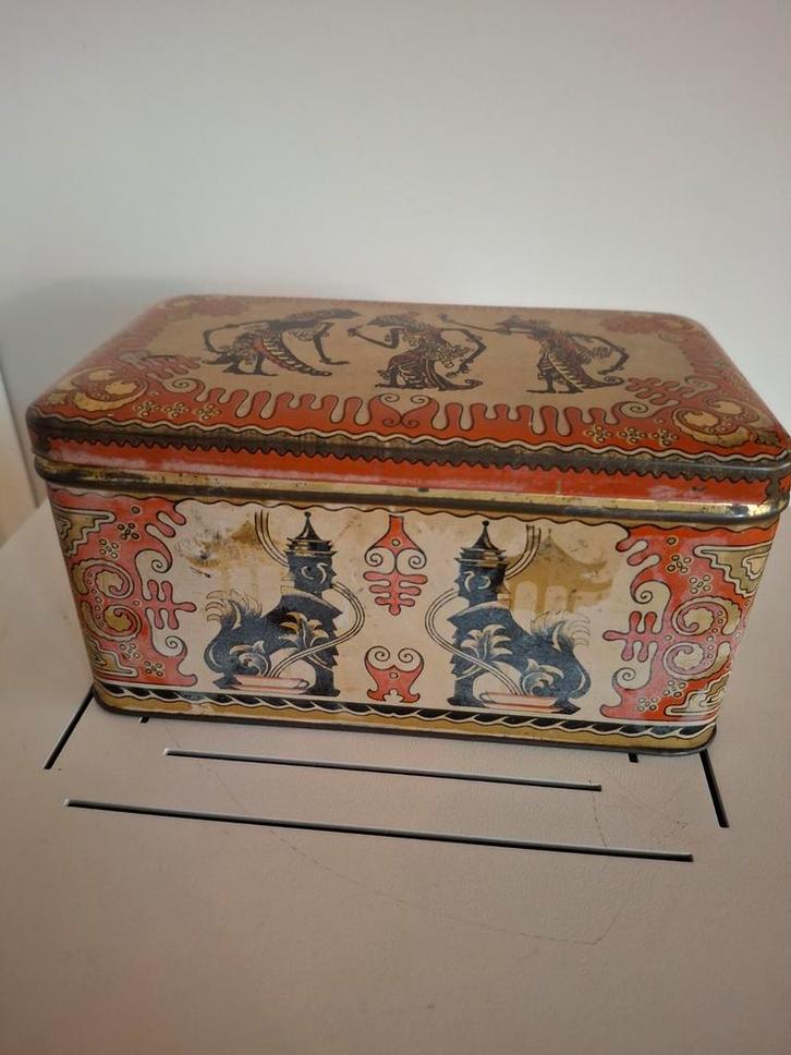 Zeldzaam Ned. Indië wayang theeblik Jacra's-Otto Roelofs & Z, Huis en Inrichting, Woonaccessoires | Kisten, Gebruikt, Minder dan 50 cm