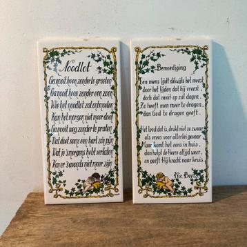 Antieke Spreukentegels - Noodlot & Bemoediging beschikbaar voor biedingen