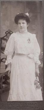 Carte de Visite - Dame in witte japon ( smal ), Verzamelen, Gebruikt, Verzenden, Foto, Klederdracht