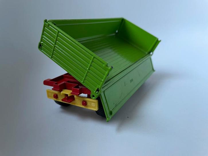 Model Trailer 2-assige aanhanger zijkipper, groen, Siku 1/32, Hobby en Vrije tijd, Modelauto's | 1:32, Gebruikt, Tractor of Landbouw