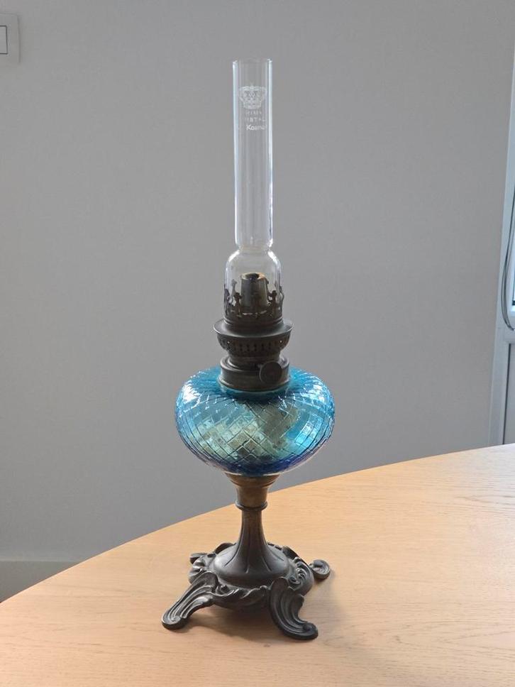Antieke blauwe Franse 19de eeuwse olielamp met bronzen voet, Antiek en Kunst, Antiek | Lampen, Ophalen of Verzenden