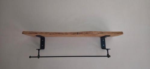 Houten wandplank met industriële afwerking van zwart ijzer, Huis en Inrichting, Woonaccessoires | Wandplanken en Boekenplanken