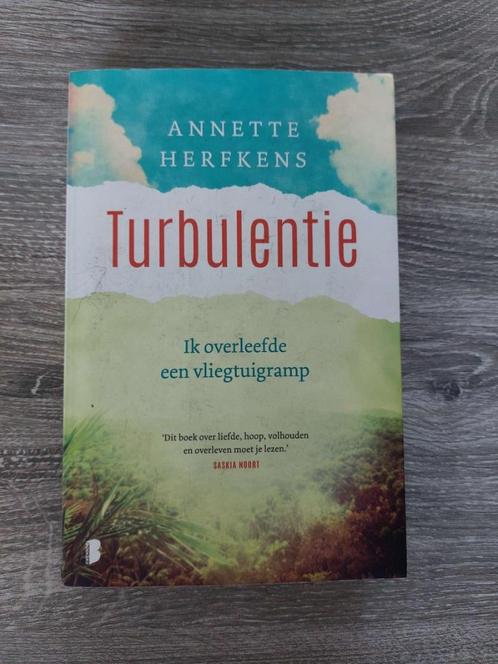 Annette Herfkens - Turbulentie -overleefde een vliegtuigramp, Boeken, Biografieën, Zo goed als nieuw, Film, Tv en Media, Ophalen of Verzenden