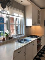 Crème keuken met houtlook en gasfornuis - ideaal!, Huis en Inrichting, Gebruikt, Enkelwandige keuken, Ophalen of Verzenden, Kunststof