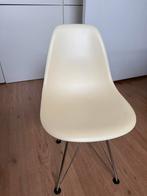 Eames chair kind ecru, Kinderen en Baby's, Kinderkamer | Tafels en Stoelen, Ophalen, Gebruikt, Stoel(en)