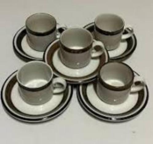 retro ARABIA Karelia Fins serviesgoed o.a. kop & schotels, Huis en Inrichting, Keuken | Servies, Gebruikt, Kop(pen) en/of Schotel(s)