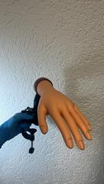 Oefenhand voor nagels, Ophalen