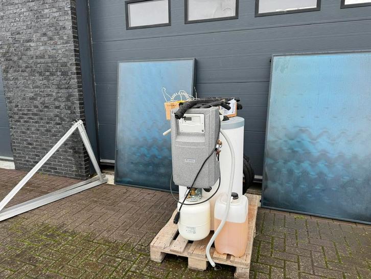 Zonneboiler Remeha 160 liter met 2 panelen, Doe-het-zelf en Verbouw, Geisers en Boilers, Zo goed als nieuw, Boiler, Minder dan 20 liter