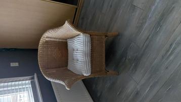 Rotan stoel net dikke zachte crème kussen 