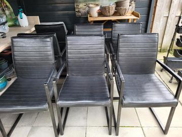 7 Zwarte Kunstleren Eetkamerstoelen - Beschadigd beschikbaar voor biedingen