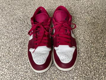 Nike Air Jordan 1 Low, maat 44, bordeauxrood beschikbaar voor biedingen