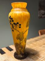 Daum Freres- Maud- flesvaas (30 cm)met bloeiend klimopmotief, Antiek en Kunst, Ophalen of Verzenden