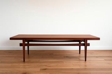 Vintage salontafel Louis van Teeffelen nummer 32 beschikbaar voor biedingen