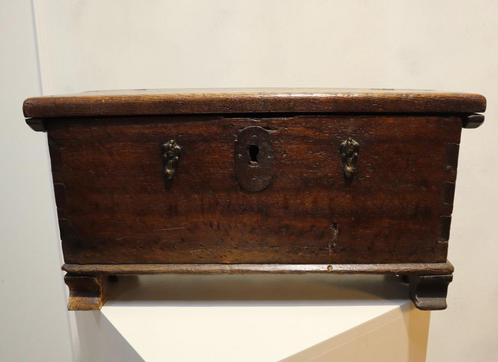 Antiek Spaans kistje, 18e eeuw, Antiek en Kunst, Antiek | Woonaccessoires, Ophalen of Verzenden