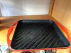 Le creuset grillpan laag gietijzer 10” rood, Gietijzer, Ophalen of Verzenden, Zo goed als nieuw, Keramische plaat
