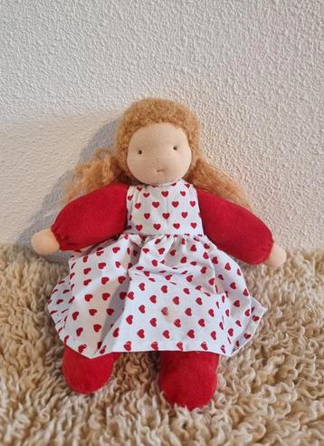 Nieuw zonnekindpop (Daphne) beschikbaar voor biedingen