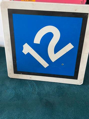 Stoer metalen bord - leuk voor tienerkamer (ophalen) beschikbaar voor biedingen