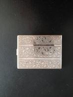 Mooi gedecoreerde verzilverde sigarettenhouder, Antiek en Kunst, Ophalen of Verzenden, Zilver