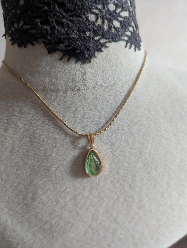 Vintage stijl ketting met lichtgroene traan hanger, Sieraden, Tassen en Uiterlijk, Kettingen, Ophalen of Verzenden