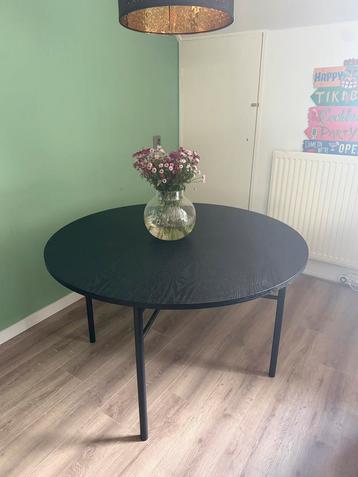 Zwarte ronde eettafel – modern en industrieel (120 cm) beschikbaar voor biedingen