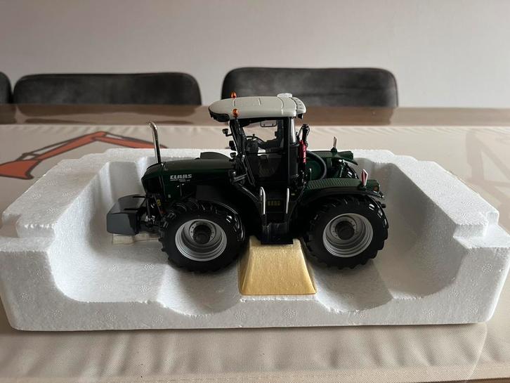 Claas Xerion 3800Trac VC trekker Bollmer Editie UH4208, Hobby en Vrije tijd, Modelauto's | 1:32, Nieuw, Tractor of Landbouw, Universal Hobbies