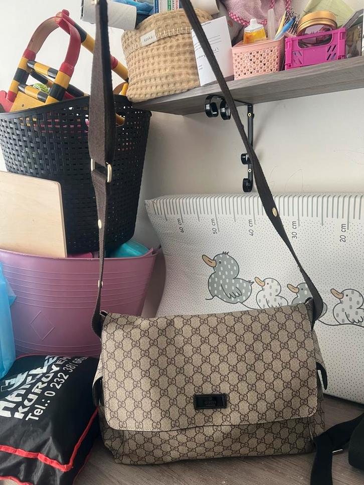 Gucci / Dior luiertas, Sieraden, Tassen en Uiterlijk, Tassen | Damestassen, Gebruikt, Schoudertasje, Bruin, Ophalen of Verzenden