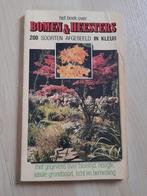 HET BOEK OVER BOMEN EN HEESTERS 200 SOORTEN AFGEBEELD IN, Ophalen of Verzenden, Gelezen, Natuur algemeen