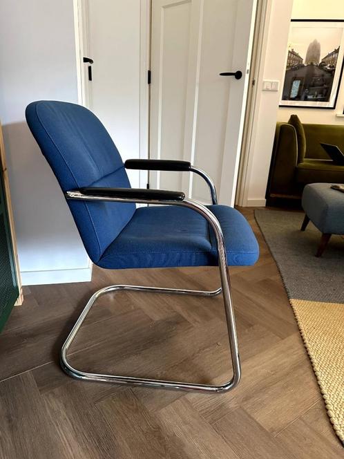 jaren '80 vergaderstoel Klober uit 1987 (stoel), Huis en Inrichting, Stoelen, Gebruikt, Eén, Metaal, Stof, Blauw, Ophalen of Verzenden