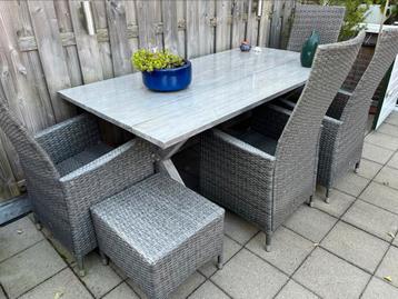 IN PRIJS VERLAAGD ! Tafel + stoelen BUITENKANSJE !!  beschikbaar voor biedingen