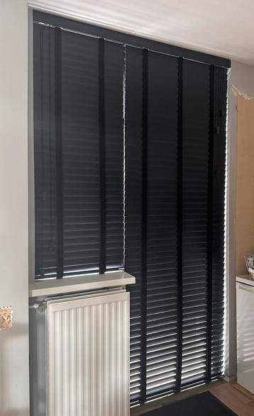 Houten jaloezieën // raambekleding beschikbaar voor biedingen