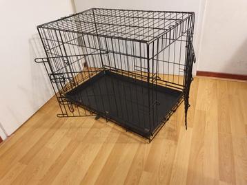 Zwarte bench / reiskooi voor grote of middelgrote hond beschikbaar voor biedingen