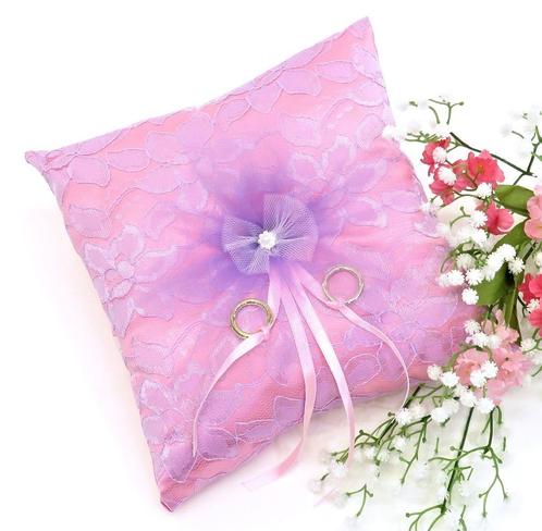 Schitterende ringkussen met een roze en lila kleur., Hobby en Vrije tijd, Feestartikelen, Nieuw, Versiering, Geboorte of Huwelijk