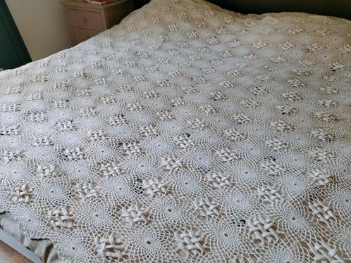 3x gehaakte sprei / deken, Huis en Inrichting, Slaapkamer | Beddengoed, Zo goed als nieuw, Overige typen, Tweepersoons, Wit, Ophalen