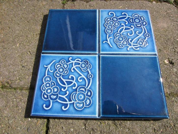 250 stuks Prachtige art nouveau wandtegels twee tinten blauw, Antiek en Kunst, Antiek | Wandborden en Tegels, Ophalen