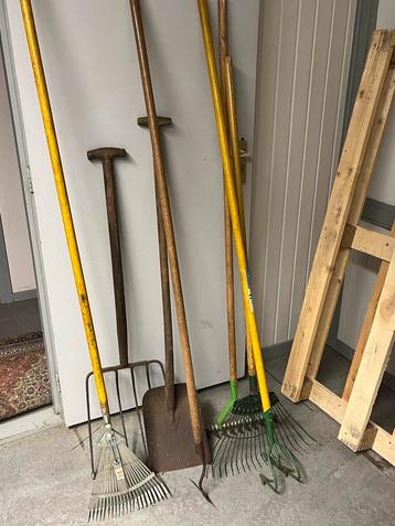 Tuin gereedschap set beschikbaar voor biedingen