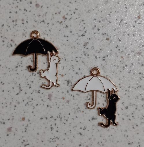 Kat aan paraplu bedel "nieuw", Hobby en Vrije tijd, Kralen en Sieraden maken, Nieuw, Bedel, Ophalen of Verzenden