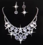 Zilveren ketting met oorbellen en veel strass., Verzenden, Nieuw, Zilver, Overige materialen