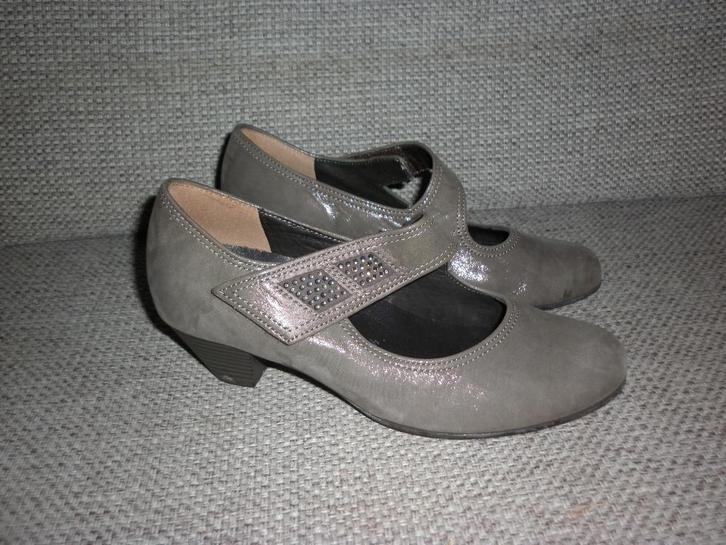 pumps met laag hakje maat 36 merk : Gabor, Kleding | Dames, Schoenen, Zo goed als nieuw, Pumps, Overige kleuren, Ophalen of Verzenden