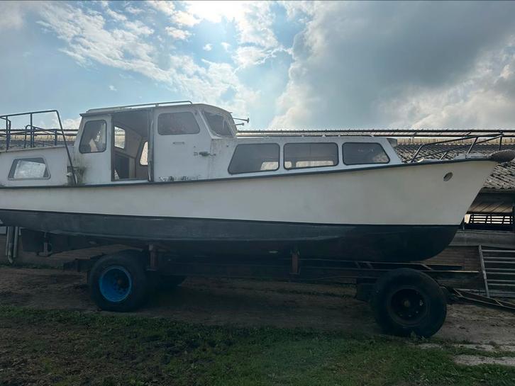 Kruiser 9.5m opknapper motorboot met achterkuit A.K, Watersport en Boten, Motorboten en Motorjachten, Zo goed als nieuw, Staal