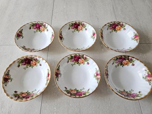 Papschaaltjes Royal albert old country roses, Antiek en Kunst, Antiek | Servies compleet, Ophalen of Verzenden