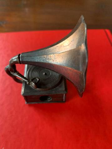 Vintage puntenslijper ( grammefoon. beschikbaar voor biedingen