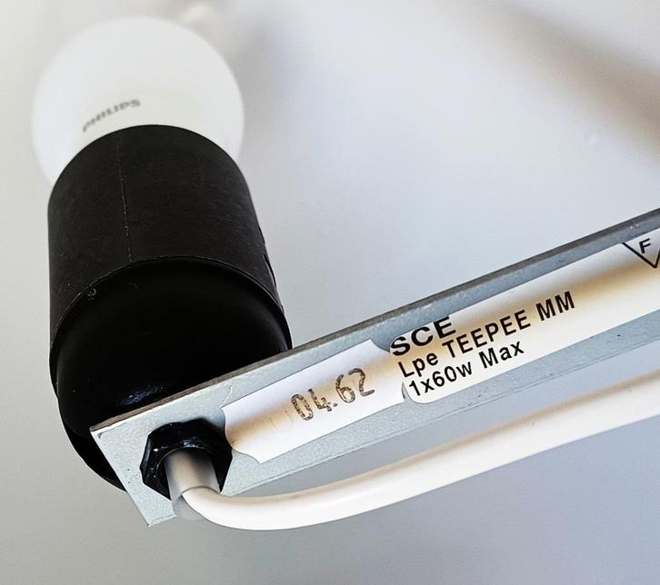 Vintage Tee-Pee tafellamp-kegellamp by ILU -Design jaren 90, Huis en Inrichting, Lampen | Tafellampen, Gebruikt, Minder dan 50 cm