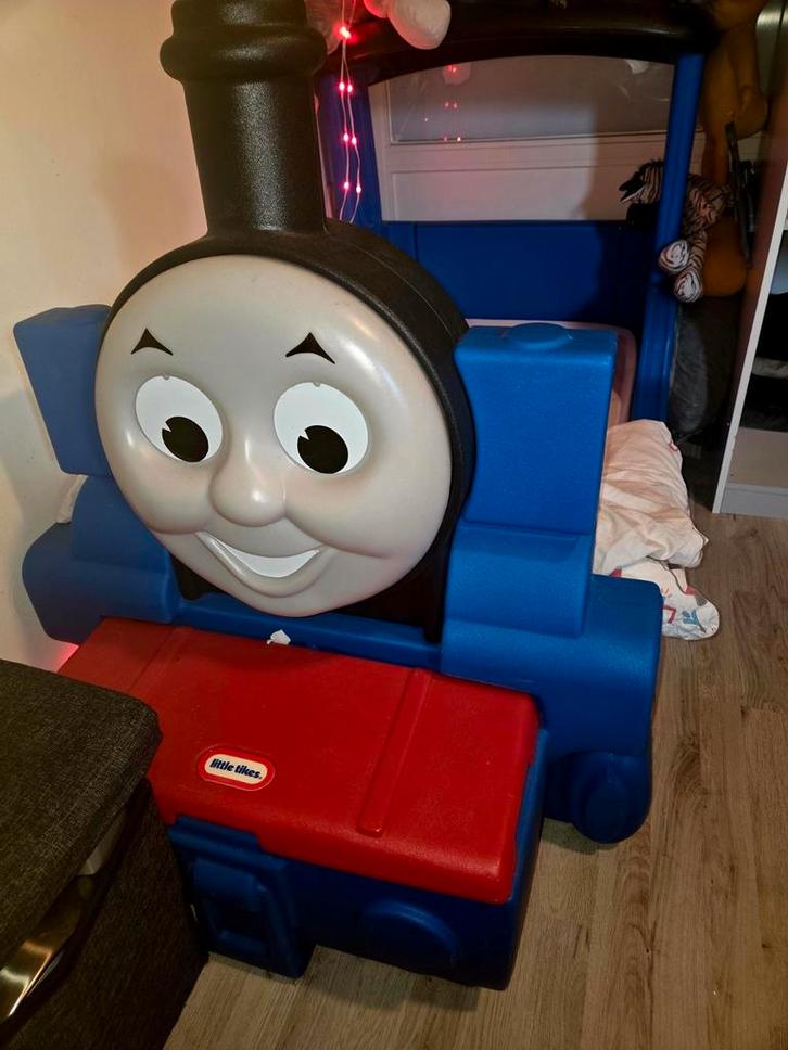 Thomas de trein bed inclusief matras en overtrekken, Hobby en Vrije tijd, Feestartikelen | Verhuur, Gebruikt, Overige, Ophalen