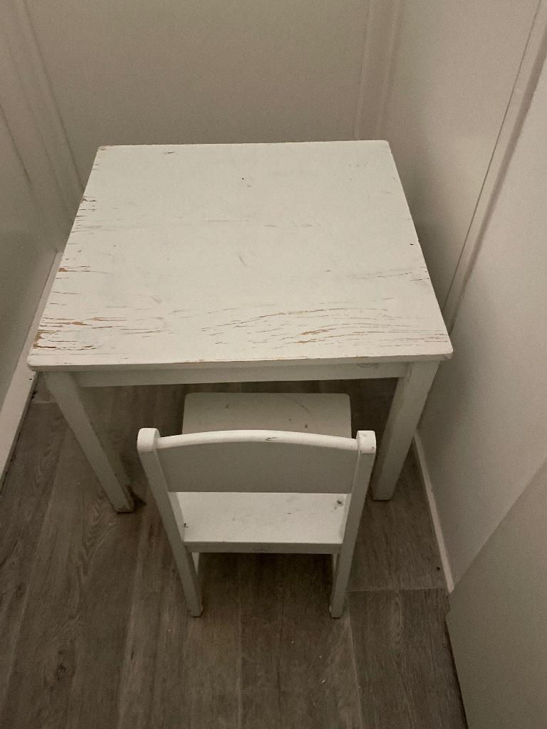 Kindertafel met 2 stoeltjes, Ophalen, Gebruikt, Tafel(s) en Stoel(en)
