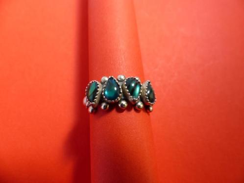 Mooie fijne sierlijke zilveren ring met 4 paarlmoer steentj, Sieraden, Tassen en Uiterlijk, Antieke sieraden, Ring, Zilver, Verzenden